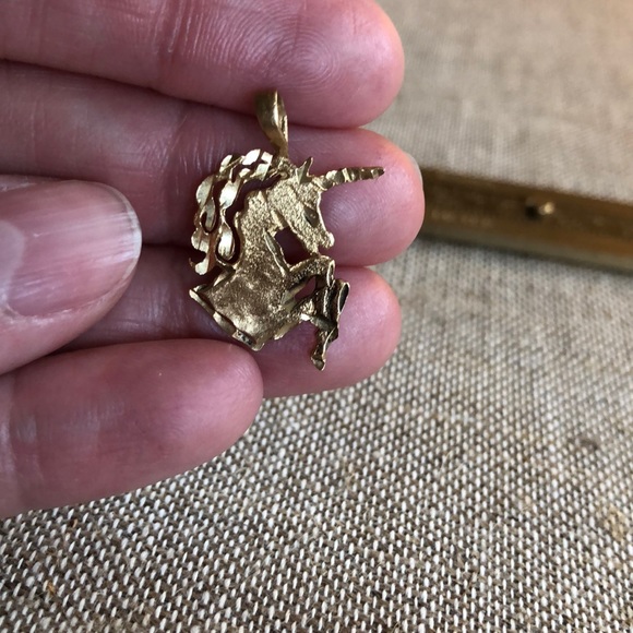 14k gold unicorn pendant - Picture 4 of 6